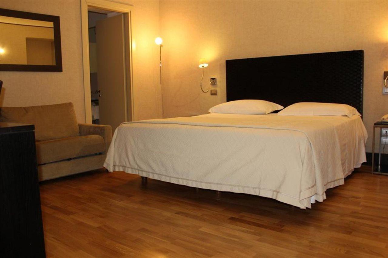 Mh Design Hotel Naples Luaran gambar