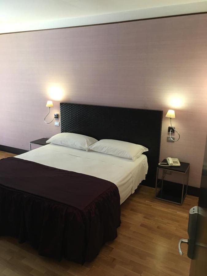 Mh Design Hotel Naples Luaran gambar
