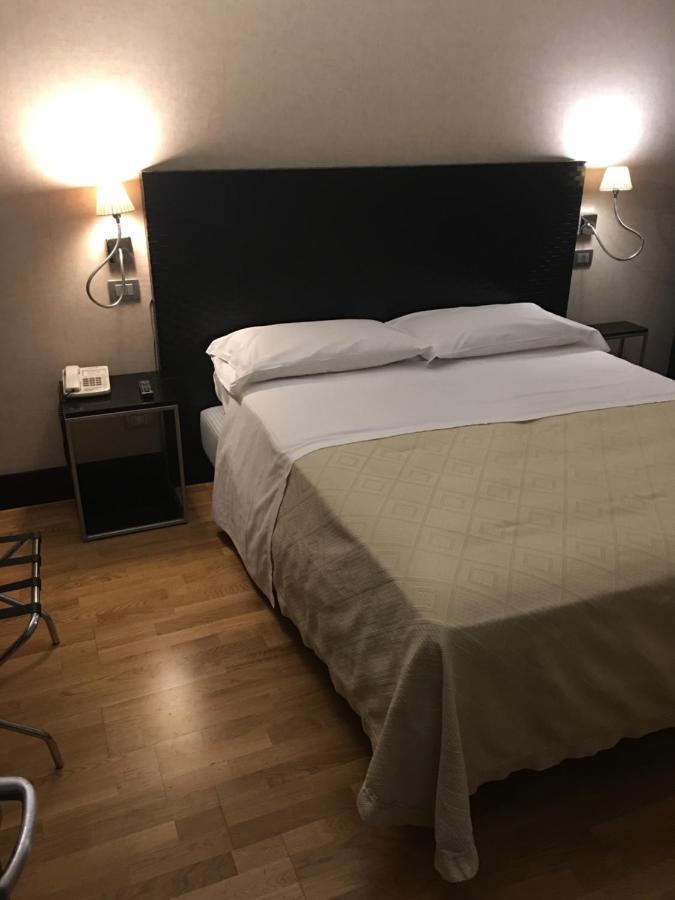 Mh Design Hotel Naples Luaran gambar
