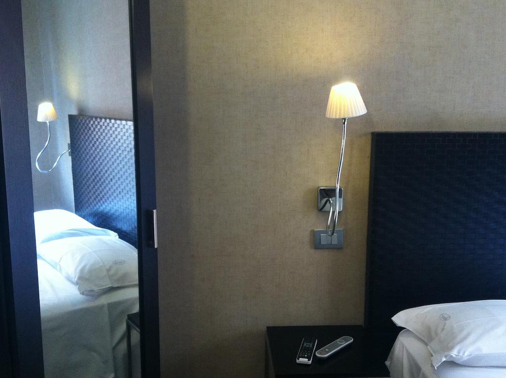 Mh Design Hotel Naples Luaran gambar
