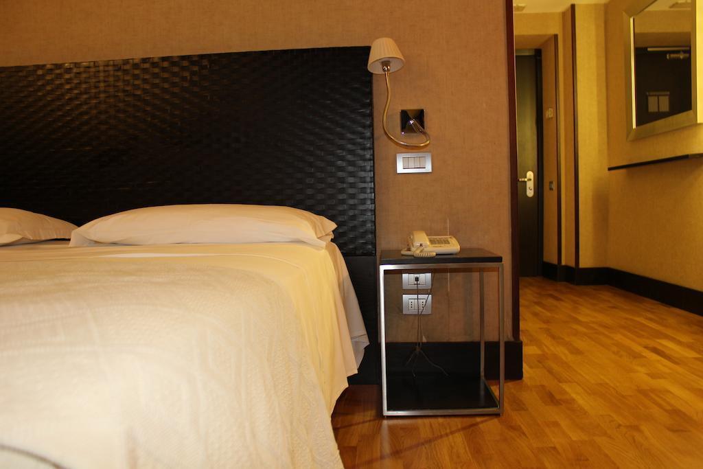 Mh Design Hotel Naples Luaran gambar