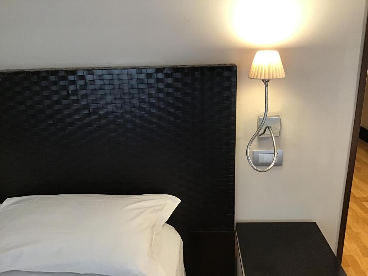 Mh Design Hotel Naples Luaran gambar