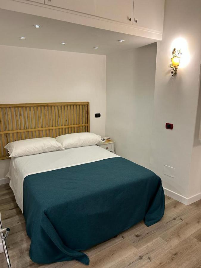 Mh Design Hotel Naples Luaran gambar