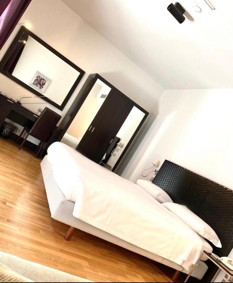 Mh Design Hotel Naples Luaran gambar