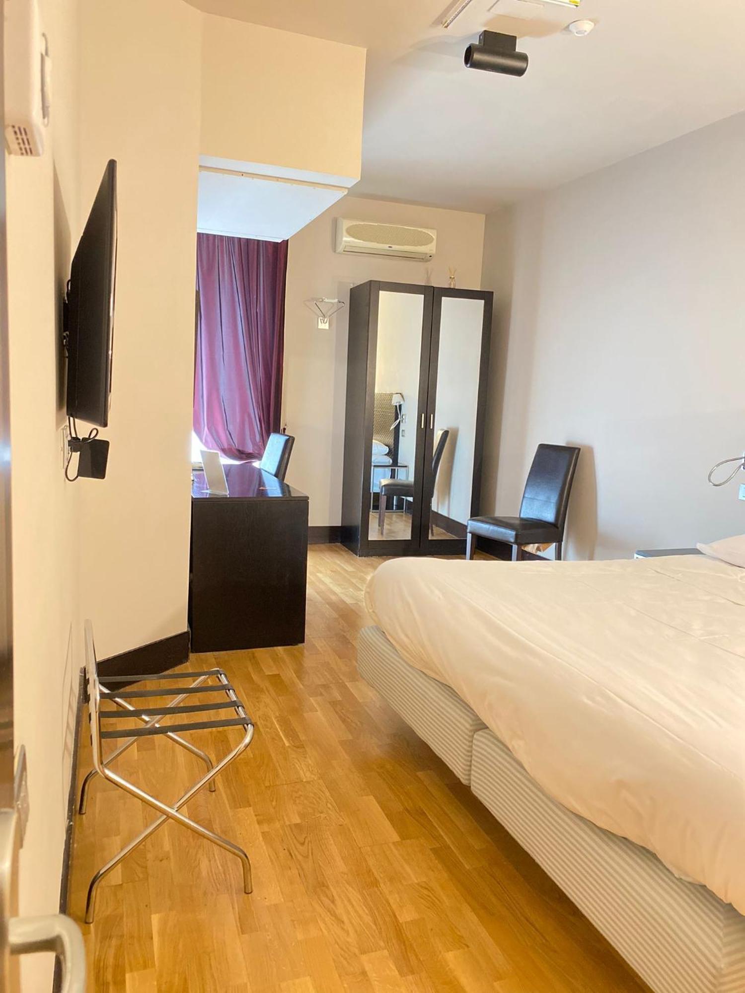 Mh Design Hotel Naples Luaran gambar