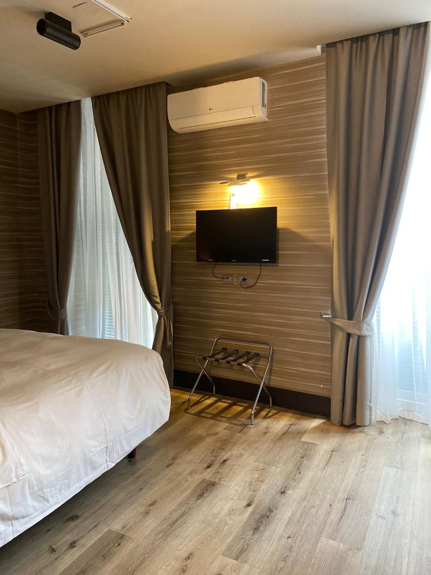 Mh Design Hotel Naples Luaran gambar