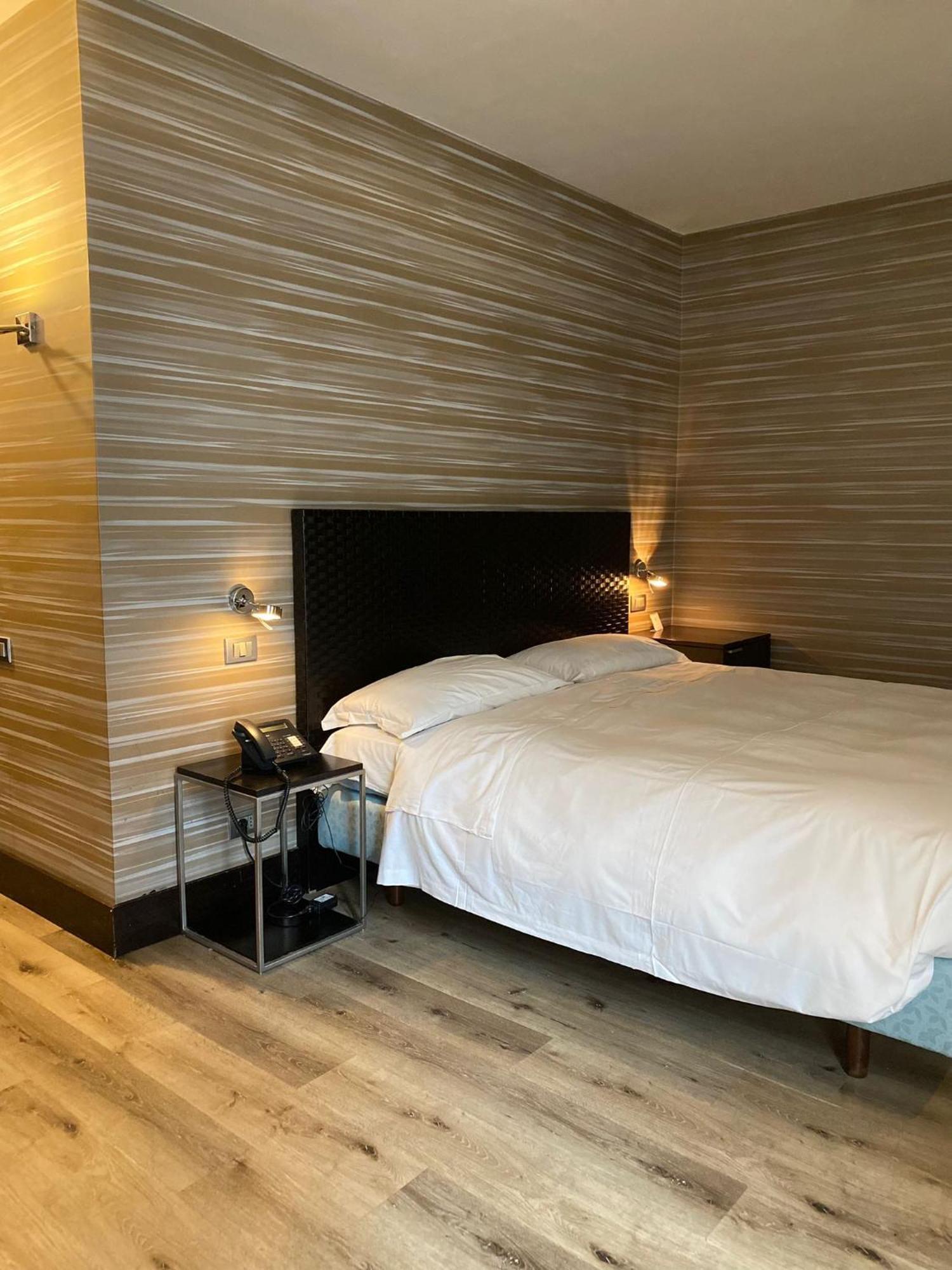 Mh Design Hotel Naples Luaran gambar