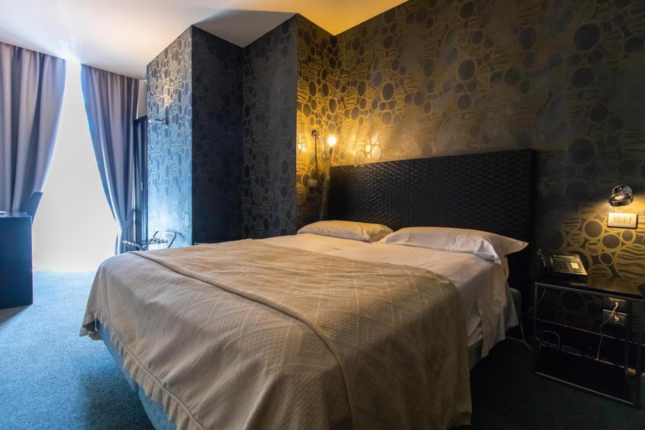 Mh Design Hotel Naples Luaran gambar
