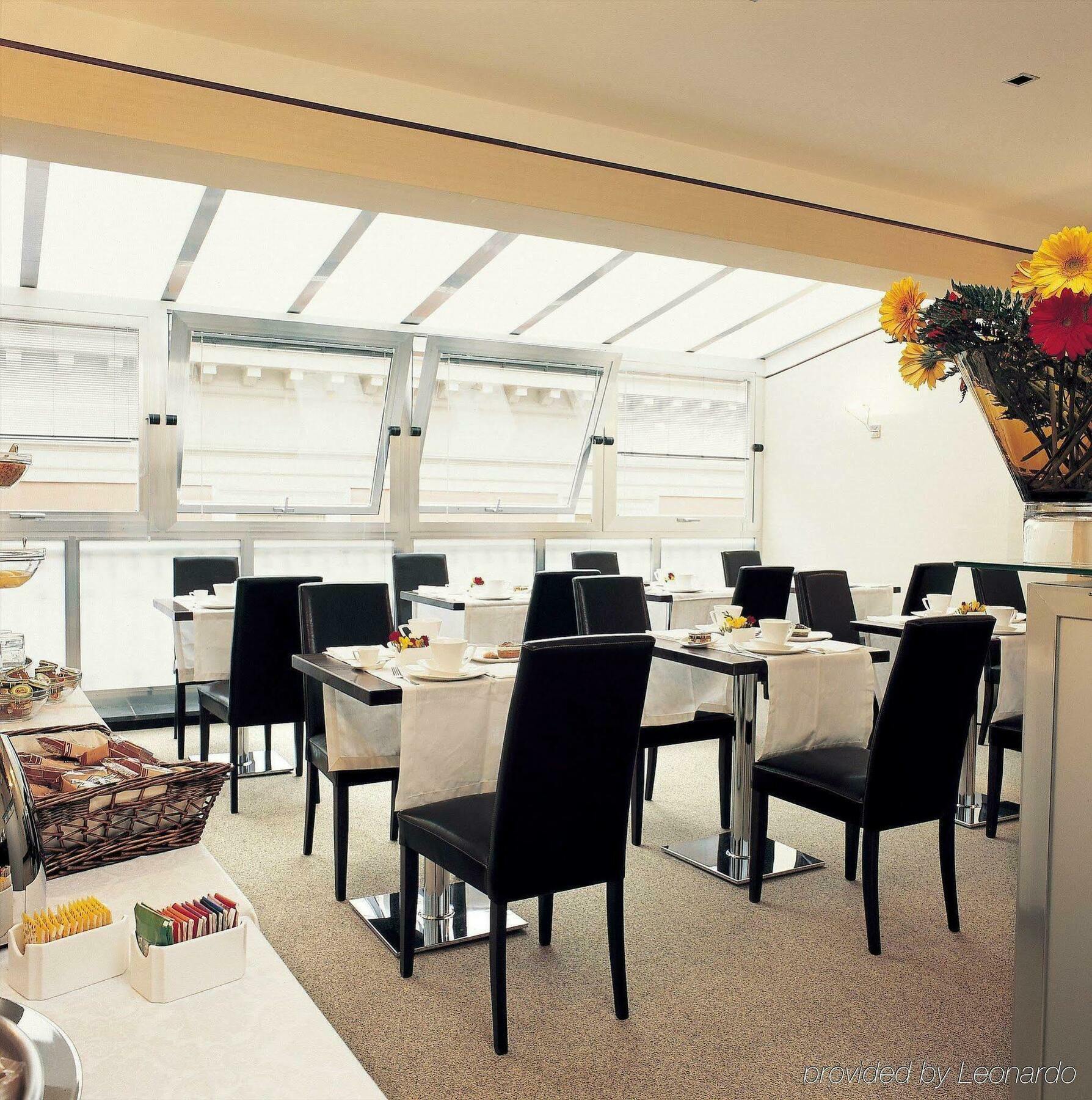 Mh Design Hotel Naples Restoran gambar